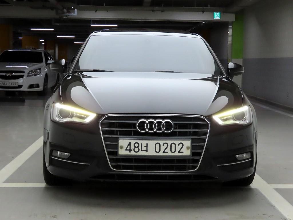 �ƿ�� A3(3����) 25 TDI ����Ʈ�� ���̳���