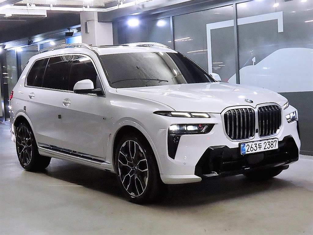 BMW X7 40i xDrive M������ ��