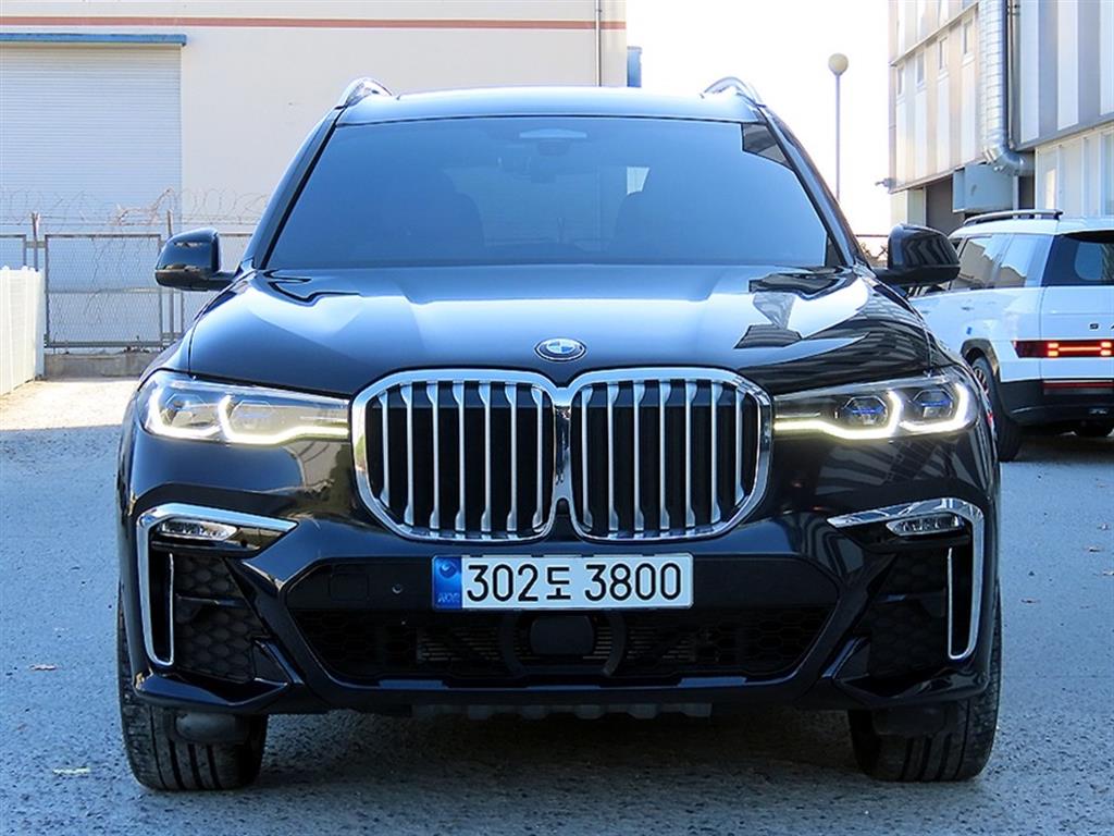 BMW X7 40i xDrive M������ ��