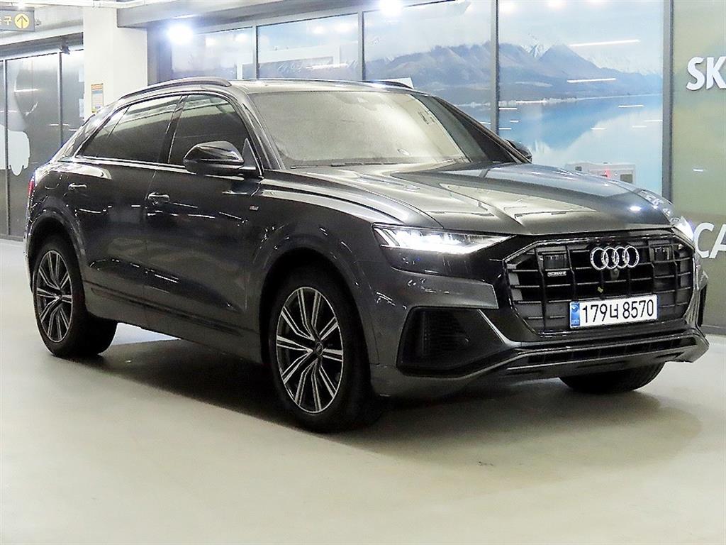 �ƿ�� Q8 55 TFSI ��Ʈ�� �����̾�