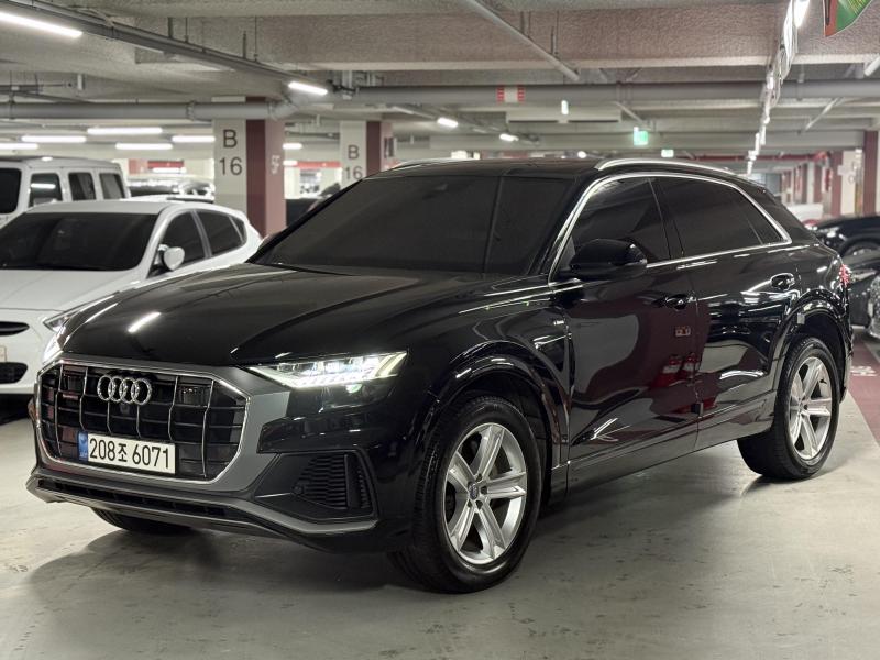�ƿ�� Q8 45 TDI ��Ʈ�� �����̾�