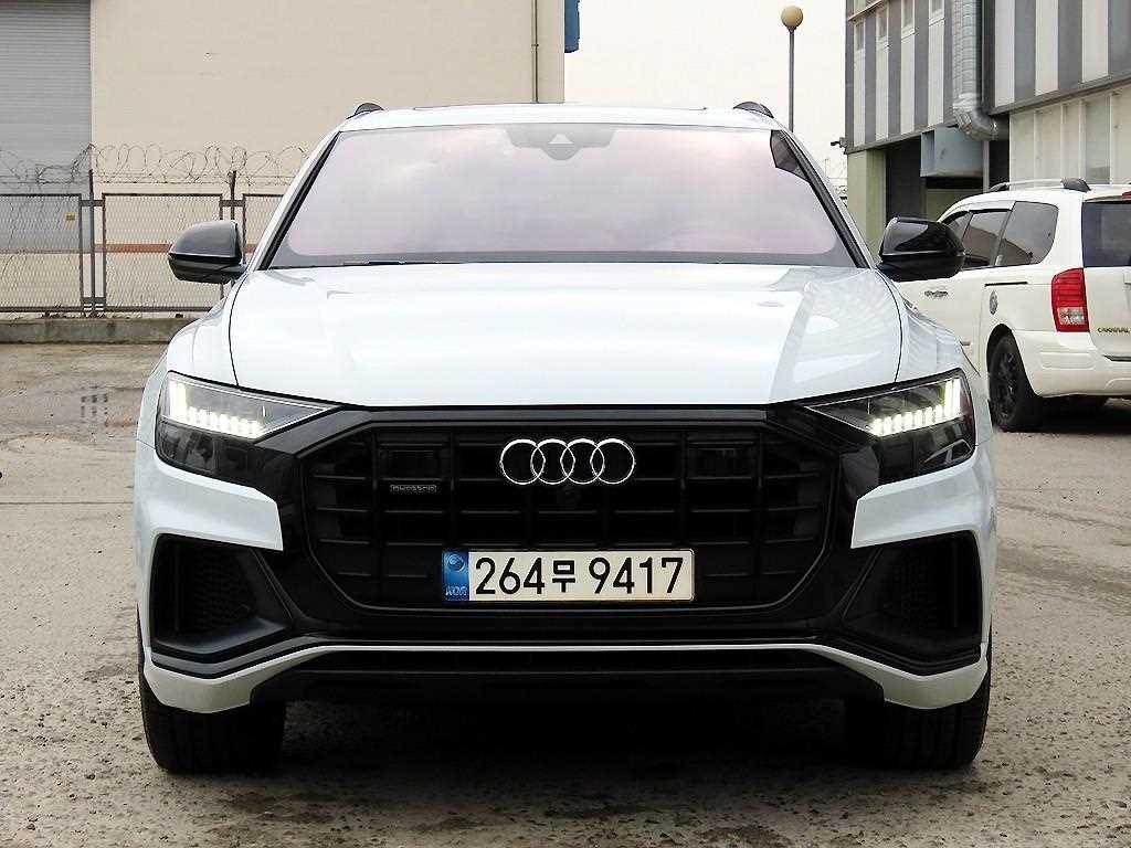 �ƿ�� Q8 55 TFSI ��Ʈ�� �����̾�