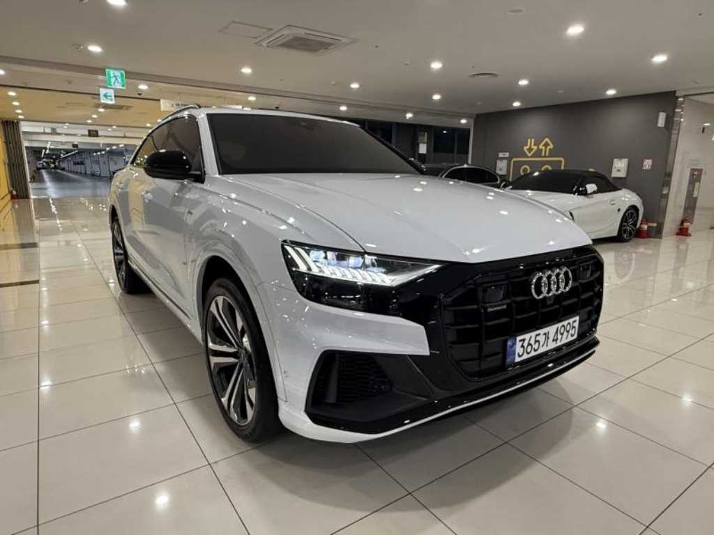 �ƿ�� Q8 55 TFSI ��Ʈ�� �����̾�