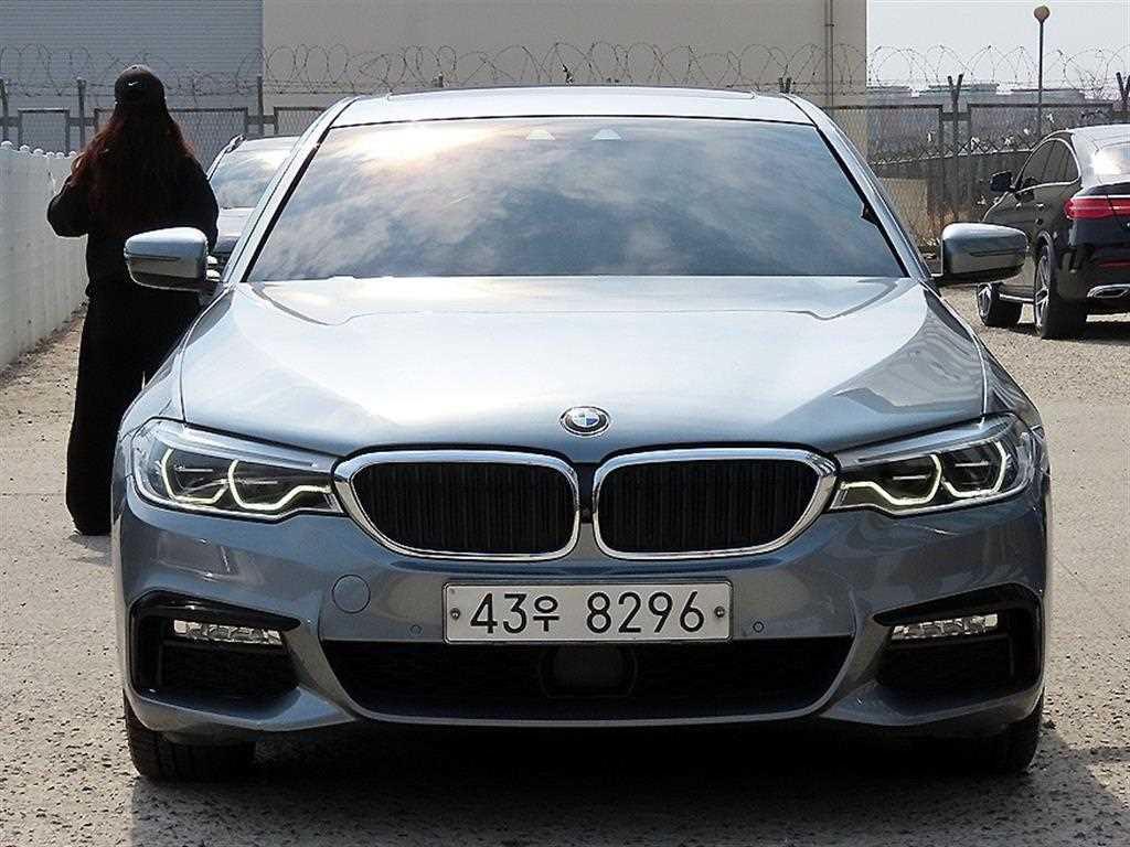 BMW 5�ø���(7����) 530i xDrive M�������� �÷���
