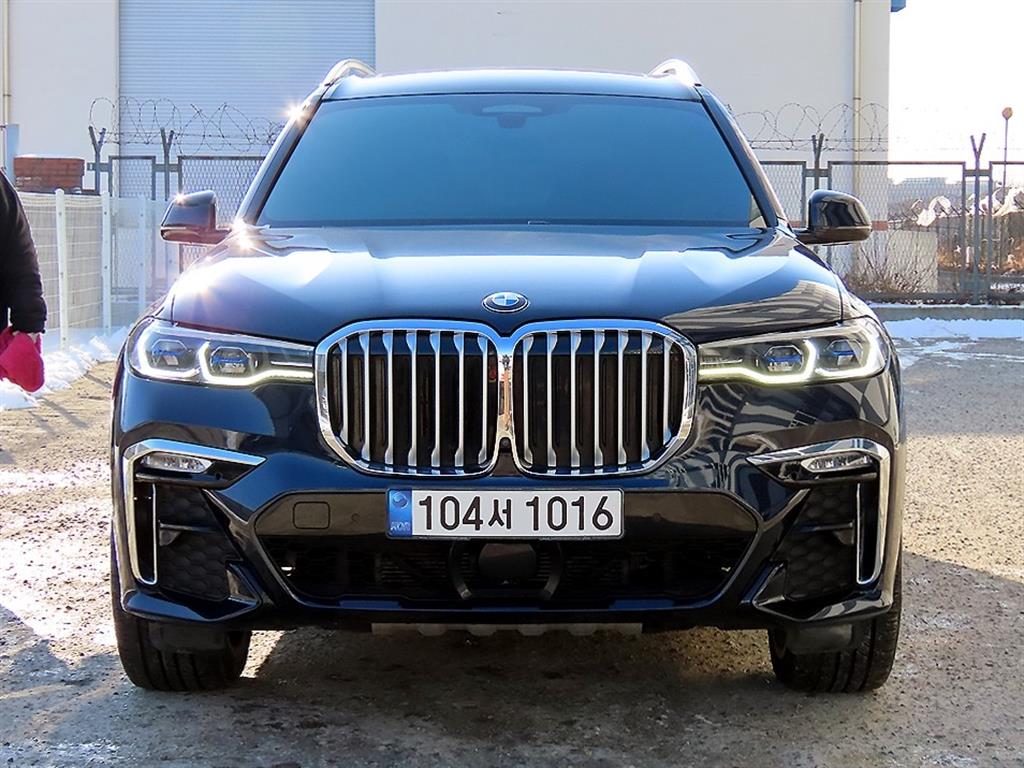 BMW X7 40i xDrive M������ ��