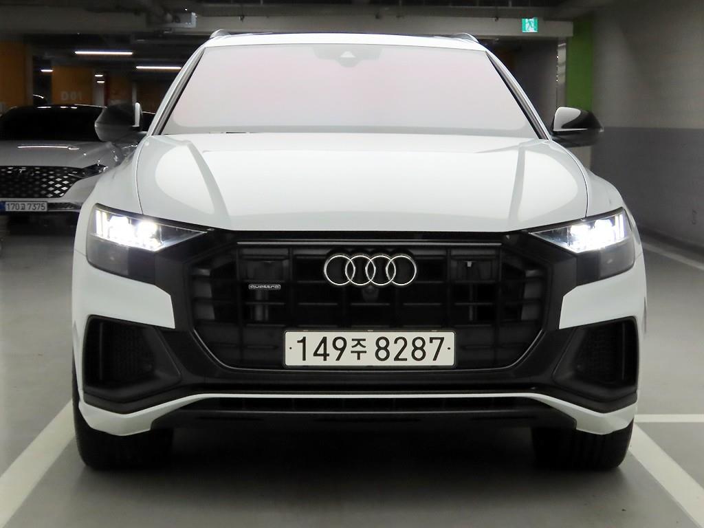 �ƿ�� Q8 55 TFSI ��Ʈ�� �����̾�