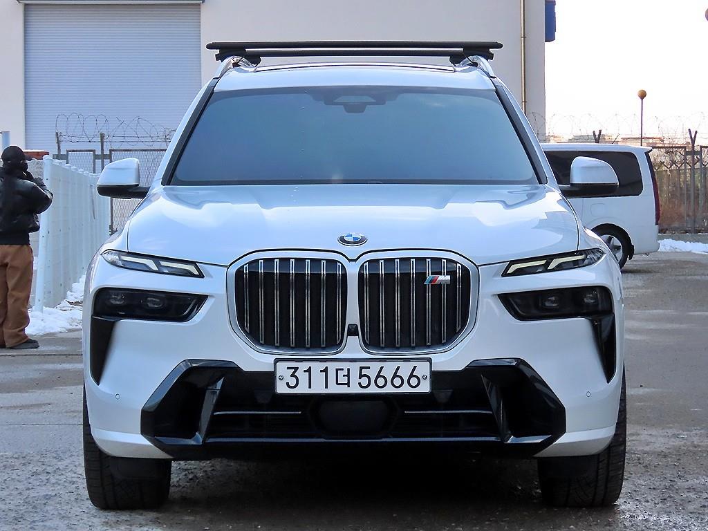 BMW X7 40i xDrive M������ ��