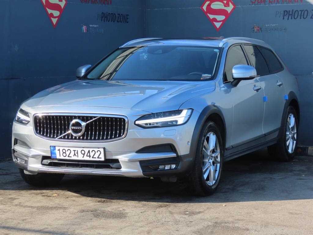���� V90 ũ�ν���Ʈ�� 2.0 D5 AWD 