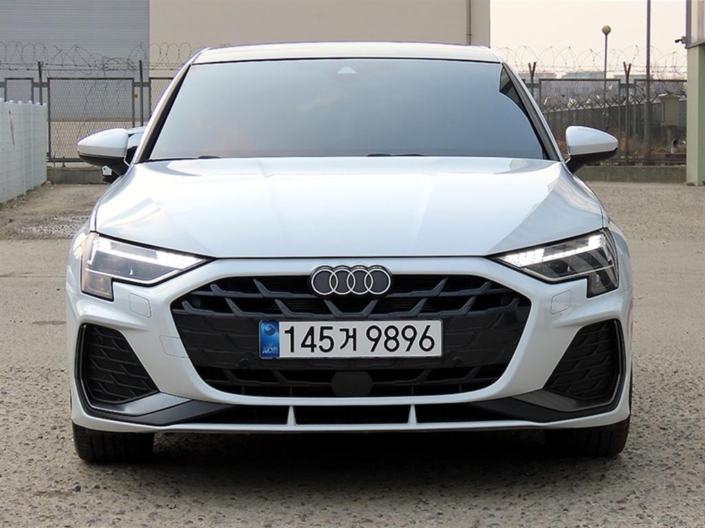 �ƿ�� A3(4����) 40 TFSI �����̾�