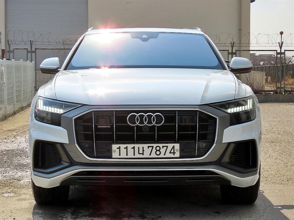 �ƿ�� Q8 45 TDI ��Ʈ�� �����̾�