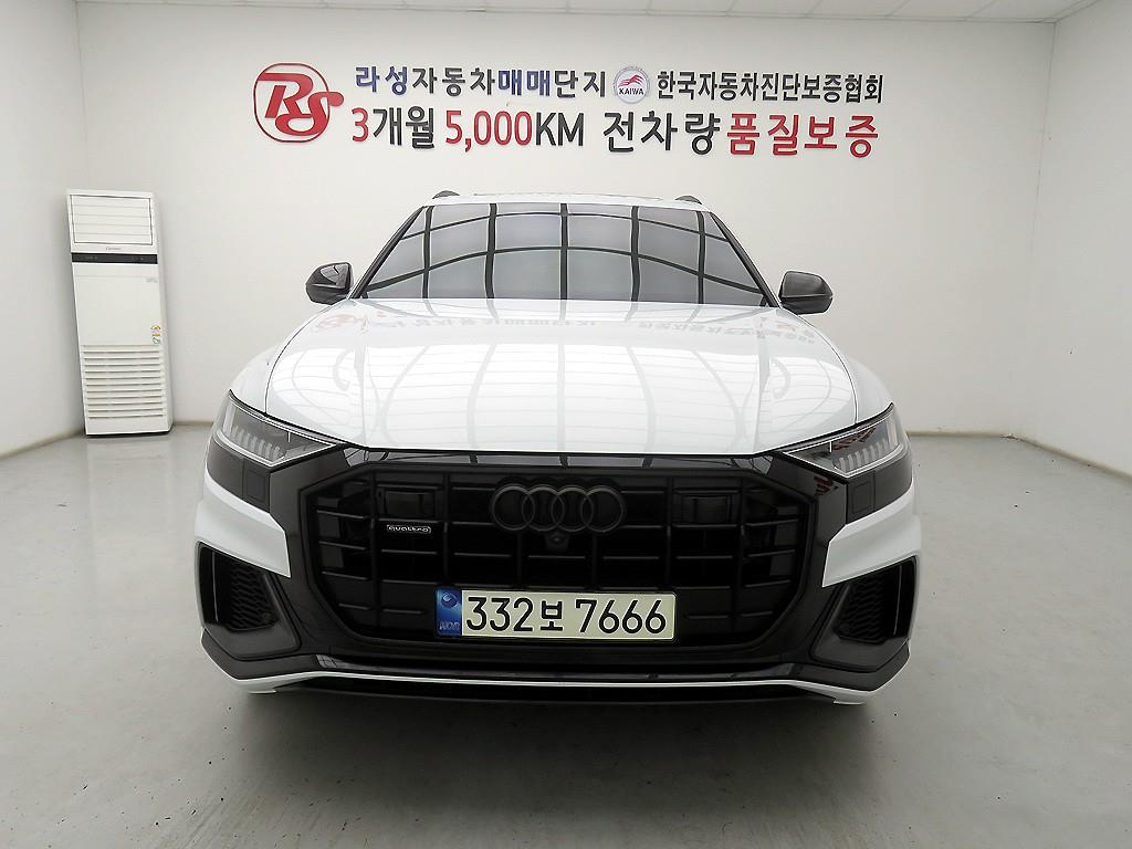 �ƿ�� Q8 55 TFSI ��Ʈ�� �����̾�