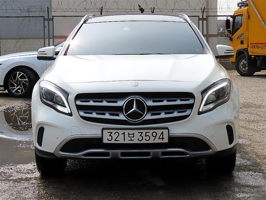 ���� GLAŬ���� GLA 220 �����̾�
