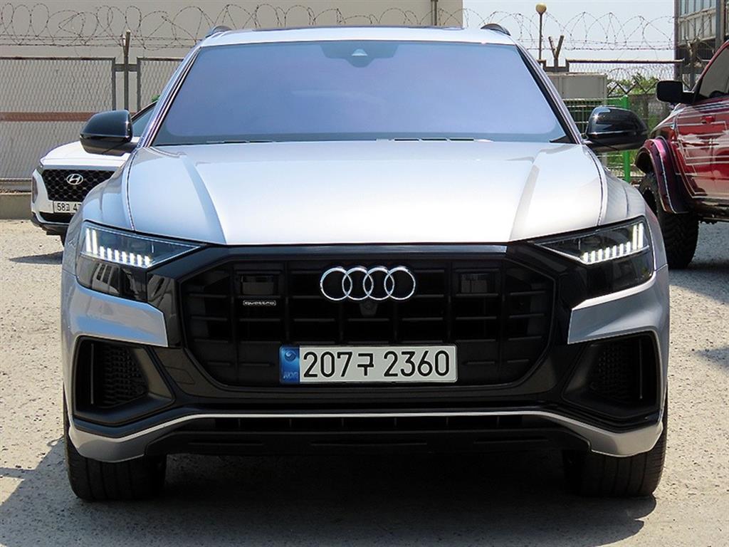 �ƿ�� Q8 55 TFSI ��Ʈ�� �����̾�