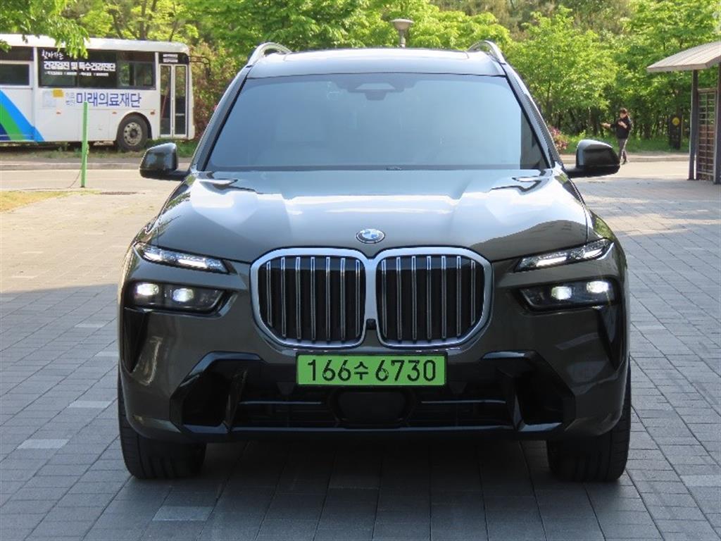 BMW X7 40i xDrive M������ ��