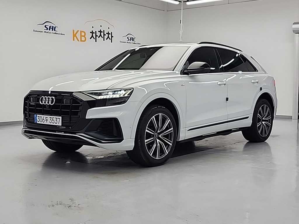 �ƿ�� Q8 55 TFSI ��Ʈ�� �����̾�