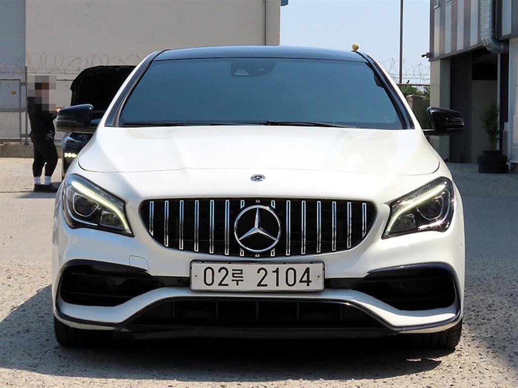 ���� CLAŬ���� CLA45 AMG 4��ƽ 