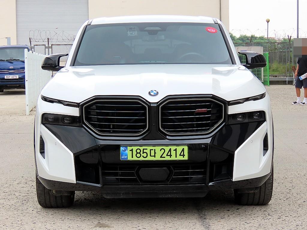 BMW XM 4.4 V8 PHEV ���̺�