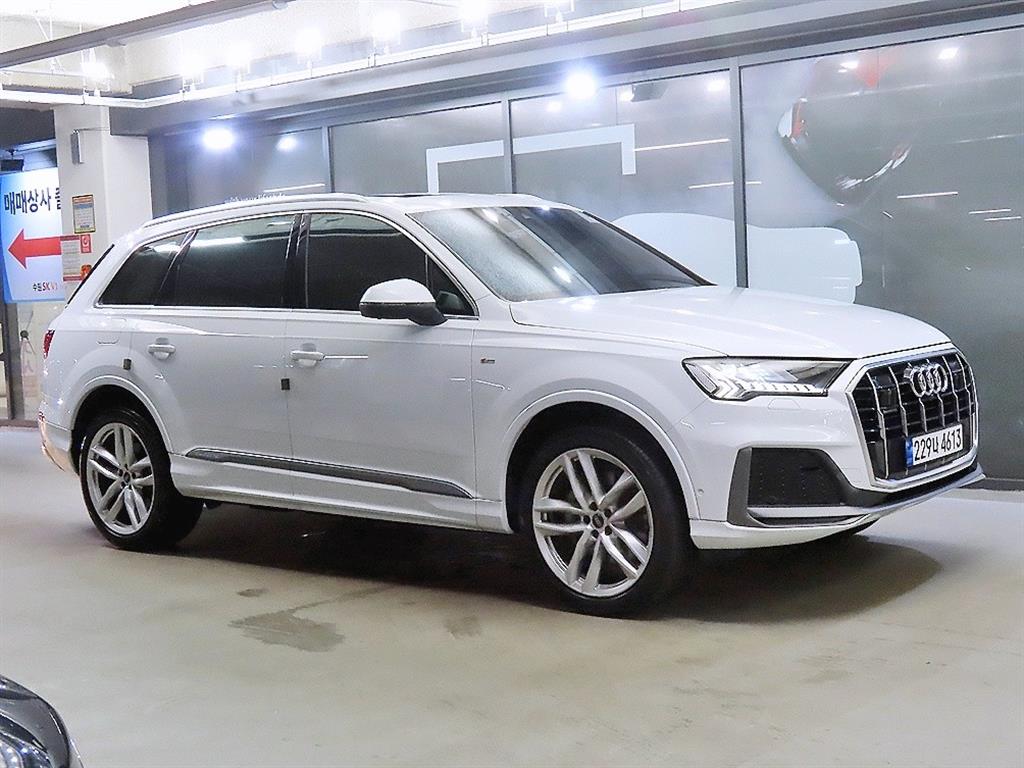 �ƿ�� Q7(2����) 45 TDI ��Ʈ�� �����̾�