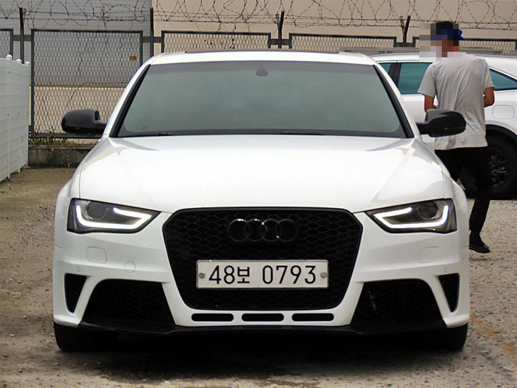 �ƿ�� A4(4����) 30 TDI ���̳���
