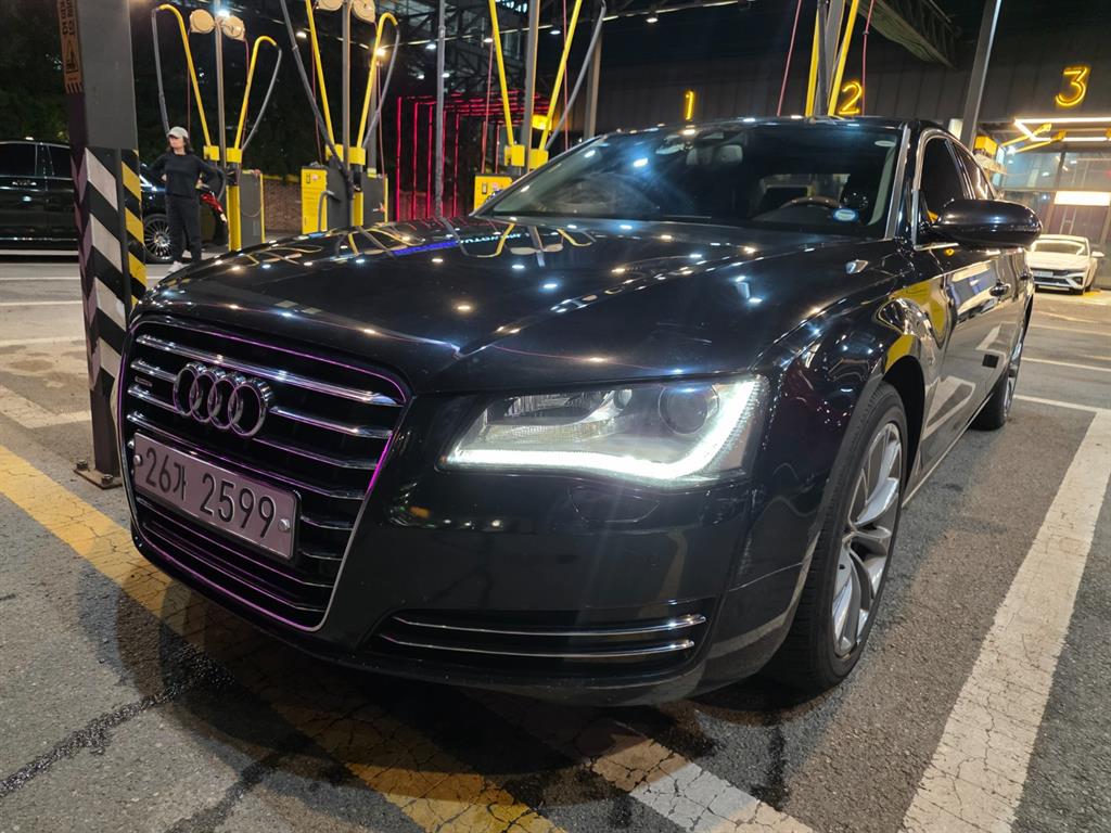 �ƿ�� A8(3����) 3.0 TDI ��Ʈ�� LWB 