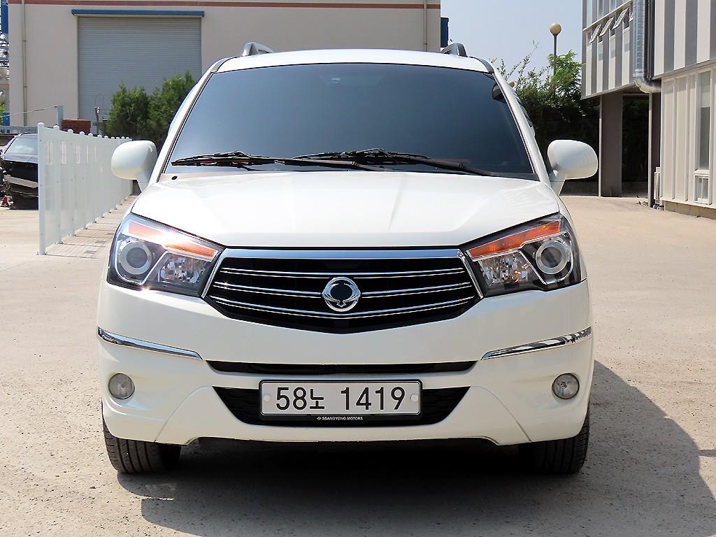 KGM Korando Turismo 2.0 4WD 9 seats LT Eodeubencheo 60th Edition