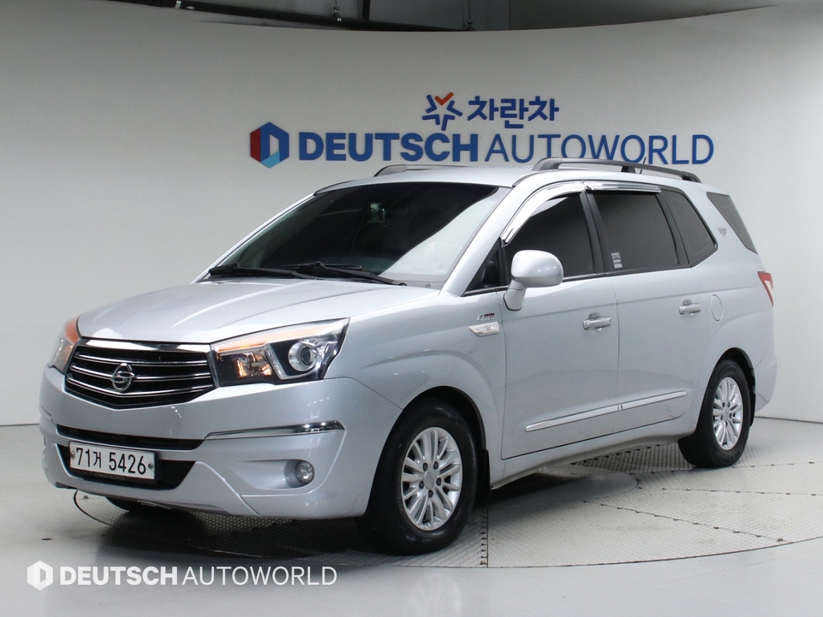 KGM Korando Turismo 2.0 4WD 11 seats GT