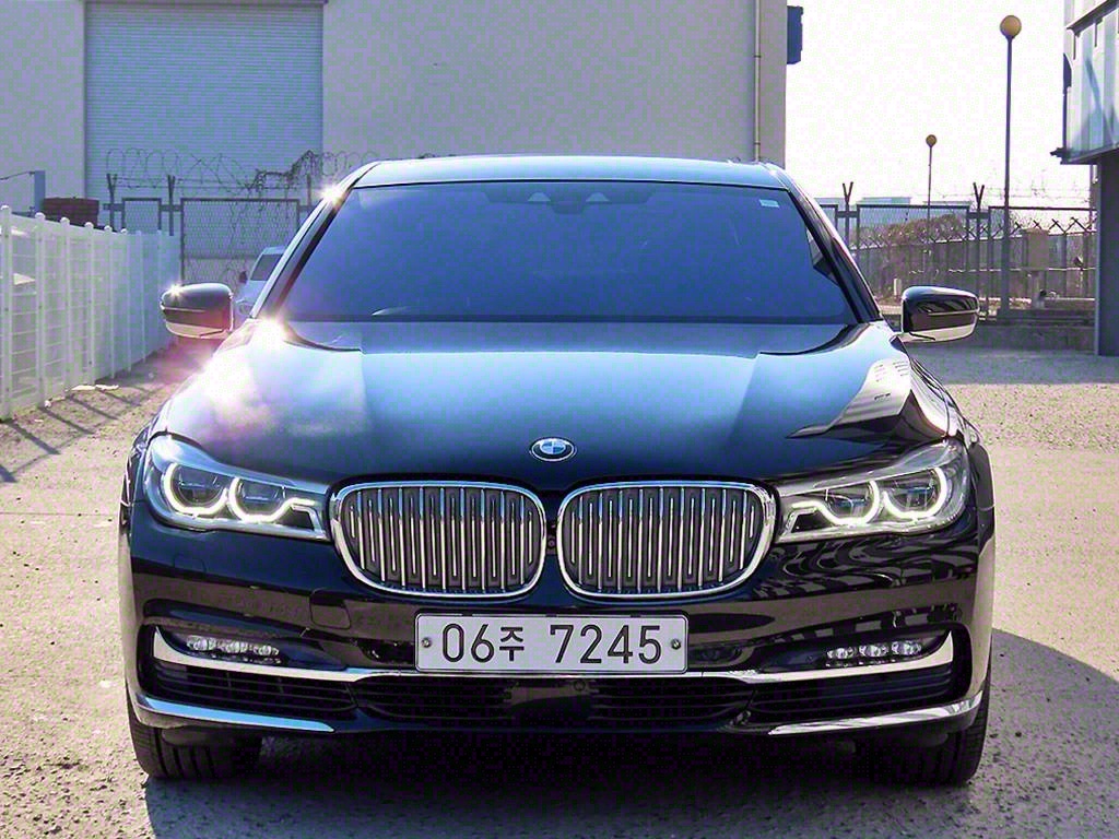 BMW 7 Series 750Li xDrive Prestige