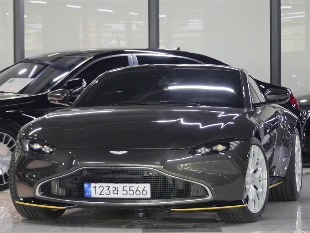 Aston Martin Baentiji Van 4.0 V8 Coupe