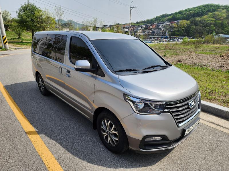 Hyundai Grand Starex 9 seats Premium Special