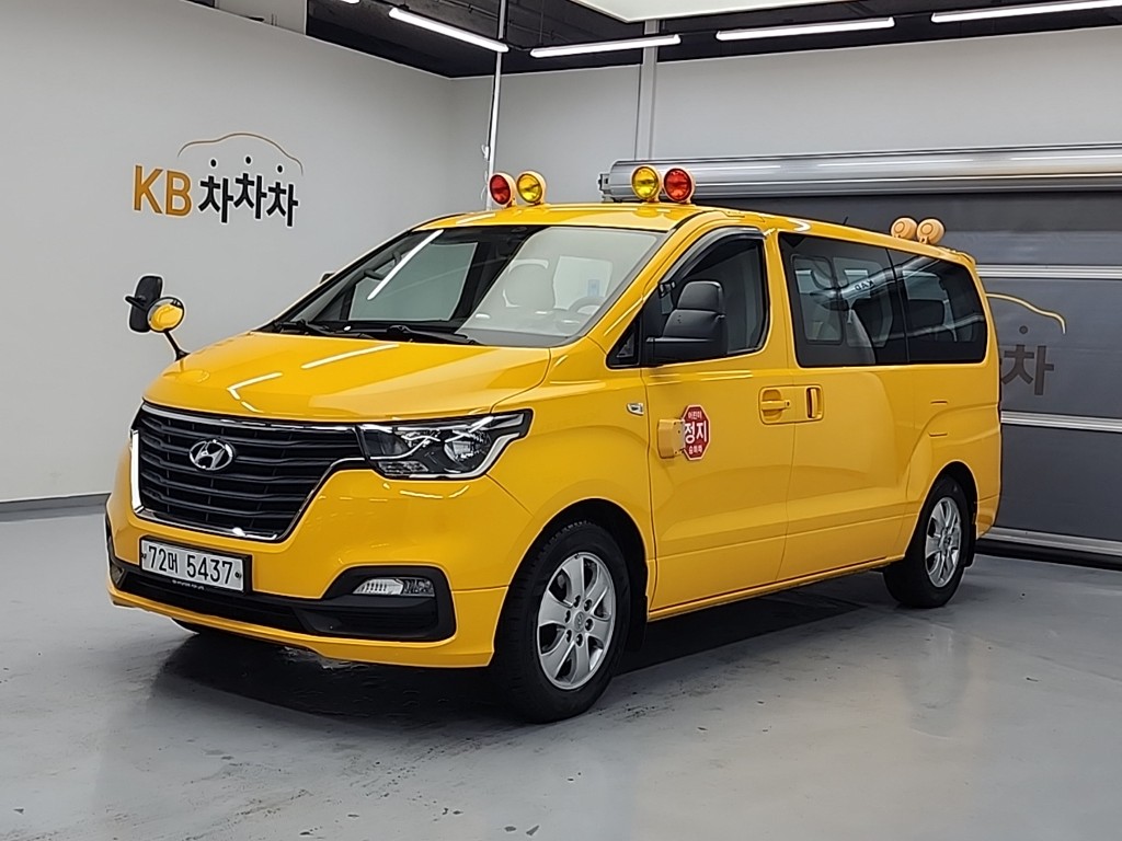 Hyundai Grand Starex Eorinibeoseu 15 seats