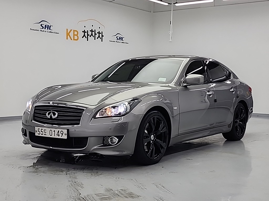 Infiniti M5 Sport