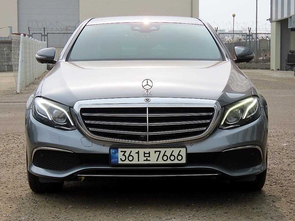 Mercedes-Benz E-Class E300 4Maetik Exclusive
