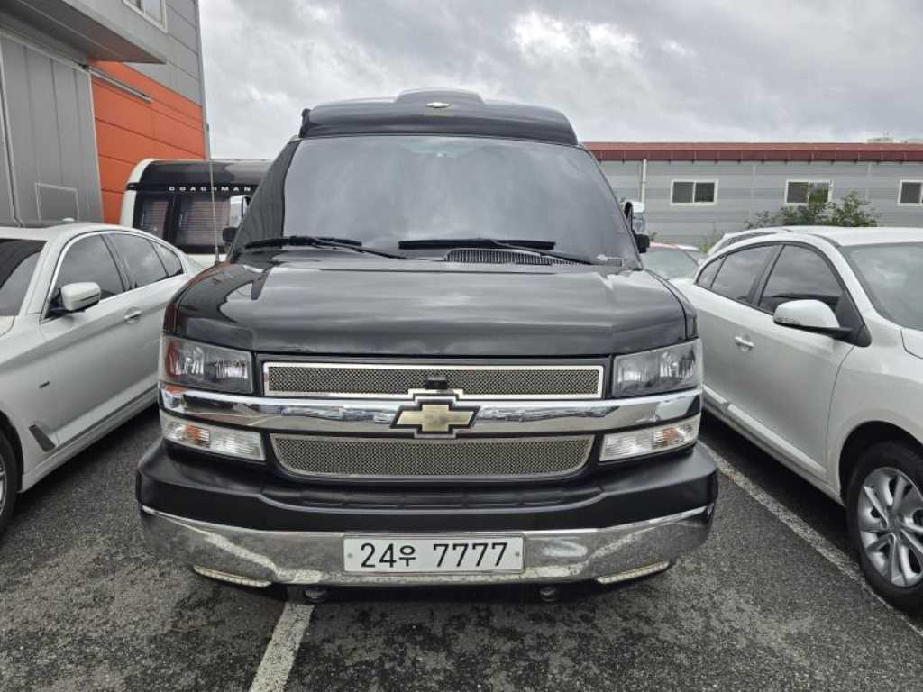 Chevrolet Ikseupeureseubaen Van 5.3