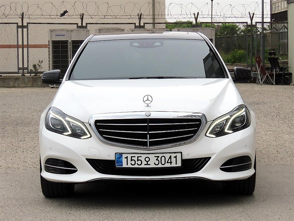 Mercedes-Benz E-Class E300 Elegance