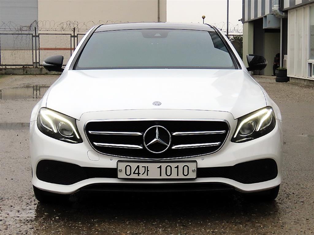 벤츠 E클래스 E300 Avantgarde Naiteupaek