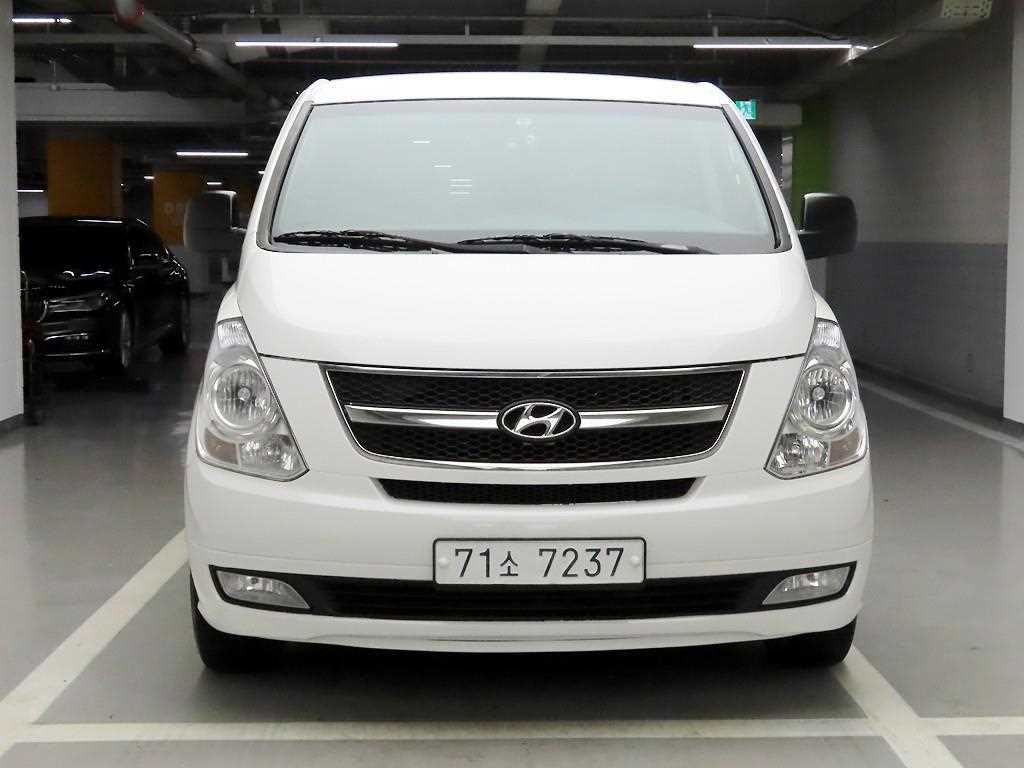 Hyundai Grand Starex 11 seats CVX Luxury