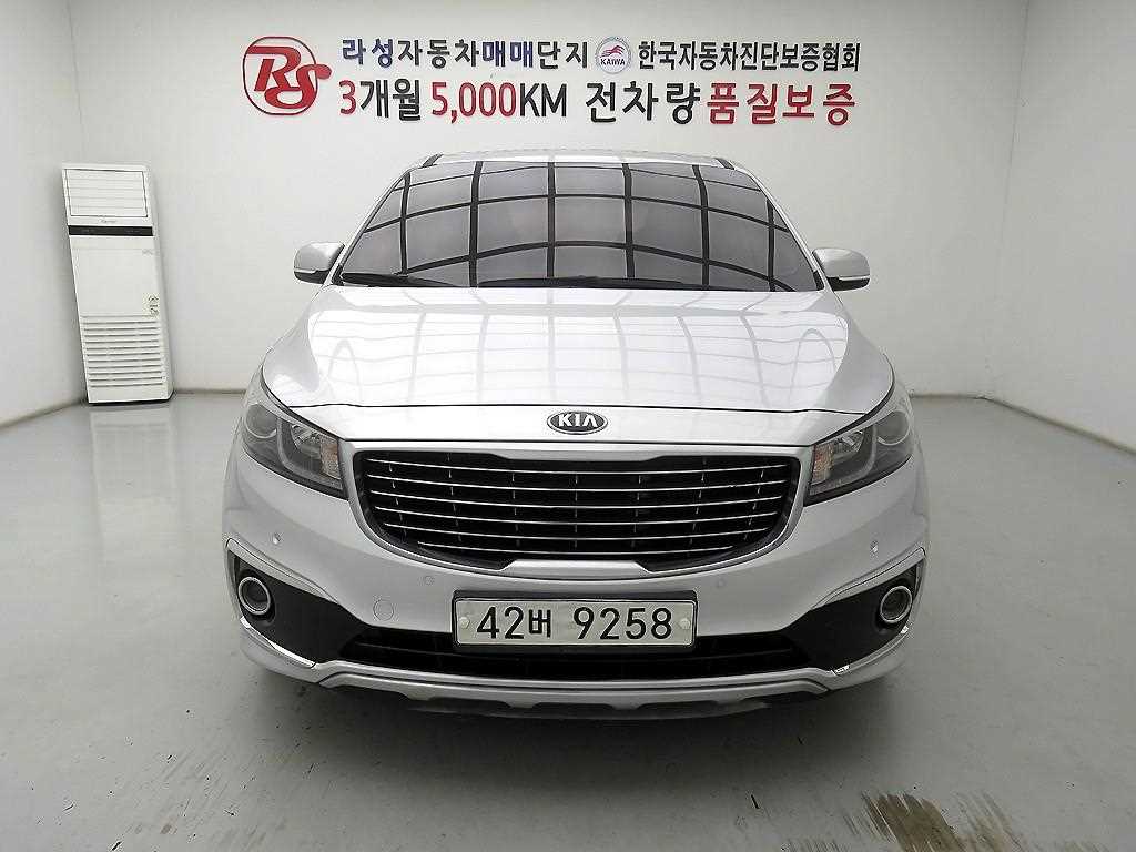 Kia Carnival 9 seats Prestige