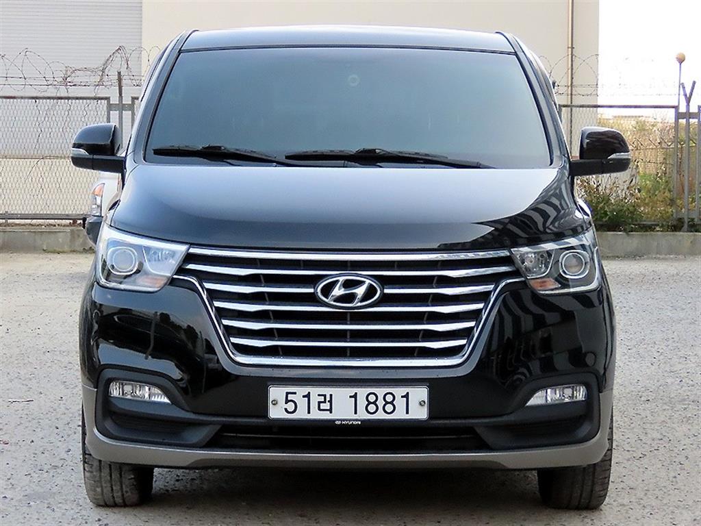 Hyundai Grand Starex 9 seats Exclusive