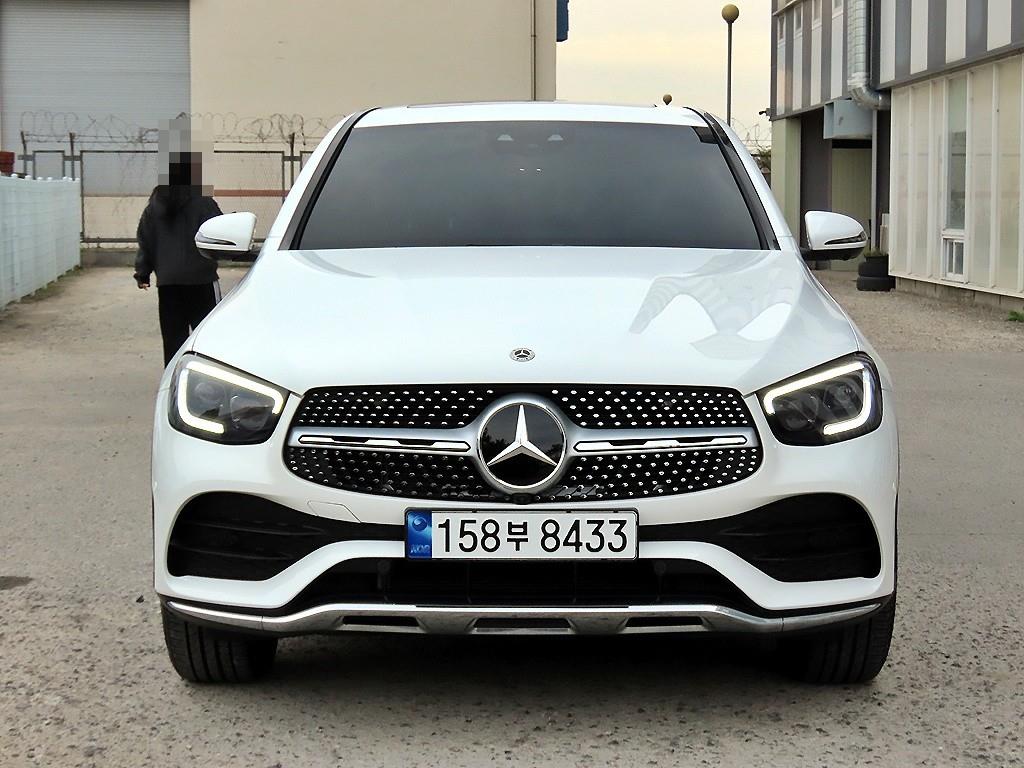 벤츠 GLC 300 4Maetik Coupe