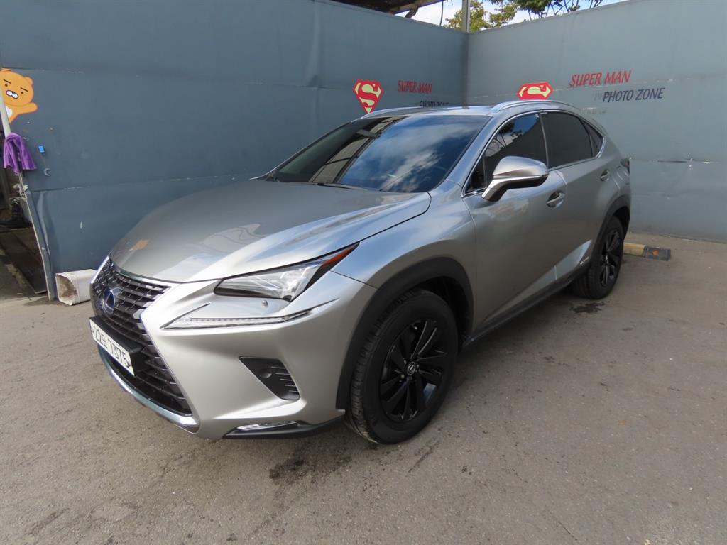Lexus NX 300h Igeujekyutibeu
