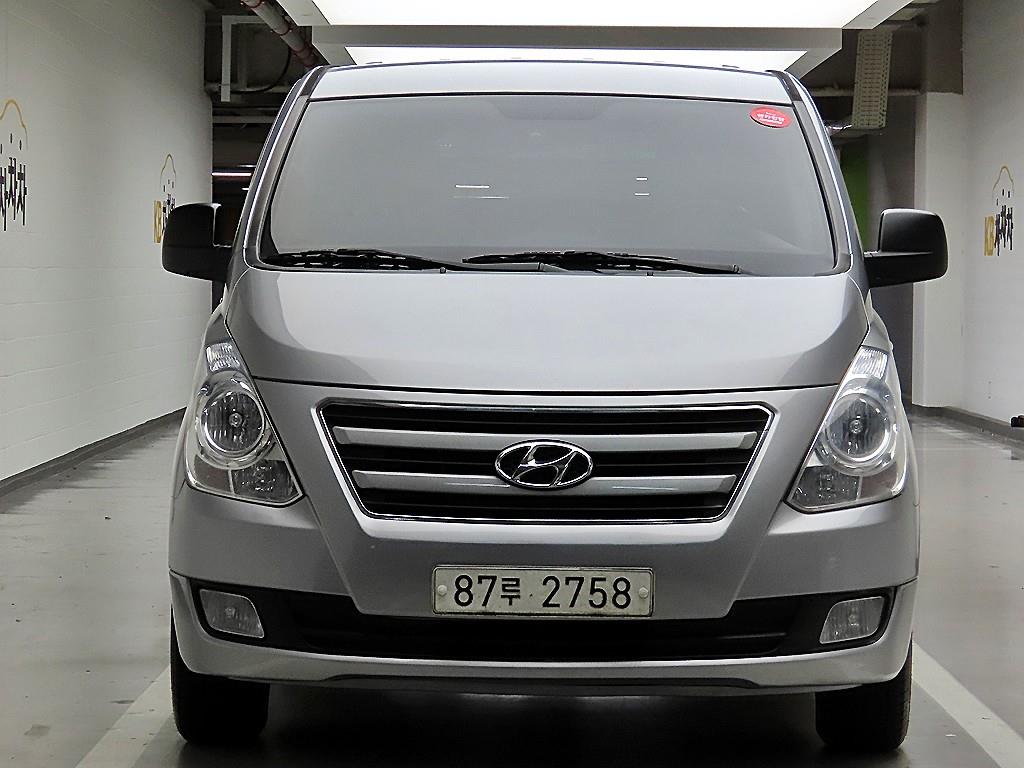 Hyundai Grand Starex 5 seats Van Modern