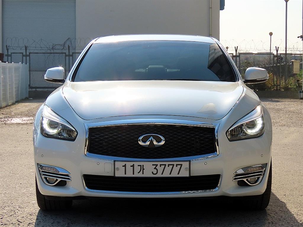 Infiniti Q70 3.7 AWD