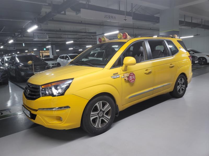 KGM Korando Turismo 2.0 4WD 9 seats GT