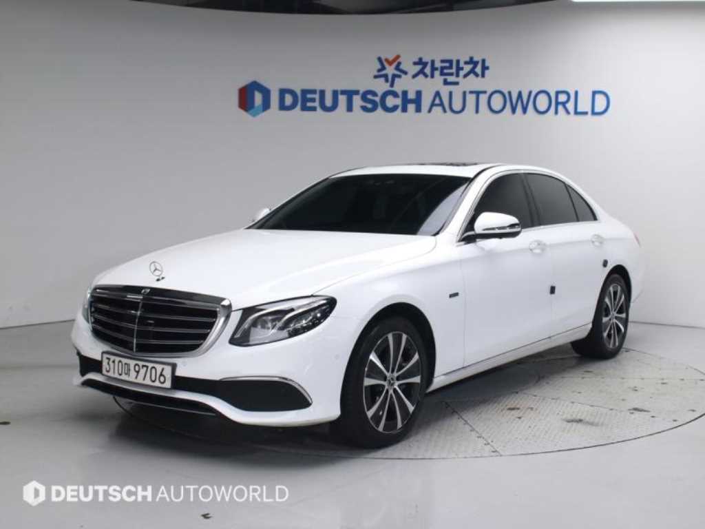Mercedes-Benz E-Class E300e 4Maetik Exclusive