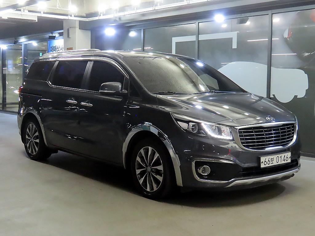Kia Carnival 9 seats Luxury