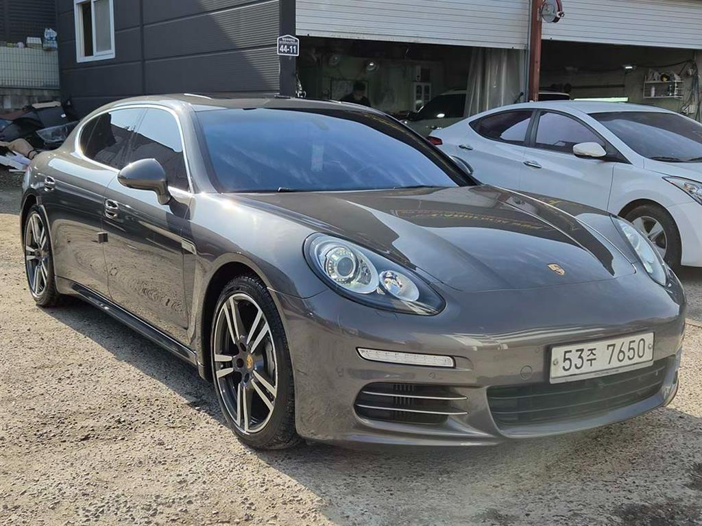 Porsche Panamera 3.0 4S Igeujekyutibeu