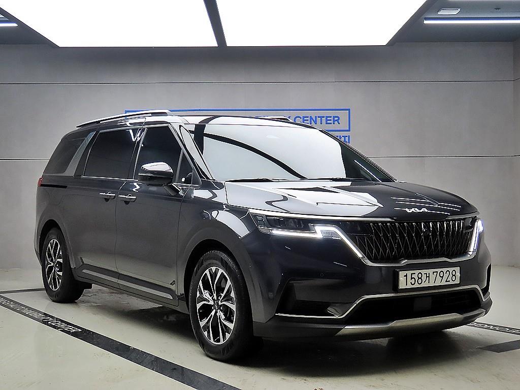Kia Carnival 9 seats Signature