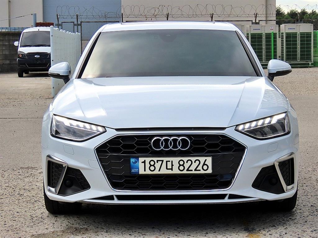 아우디 A4 40 TFSI Premium