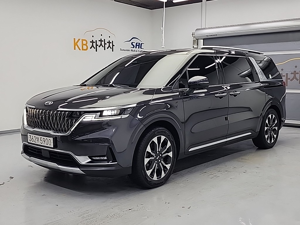Kia Carnival 9 seats Signature