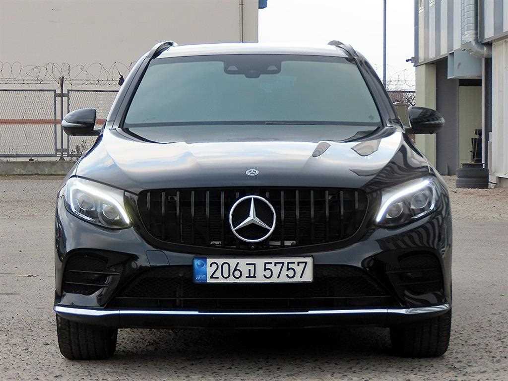 벤츠 GLC 300 4Maetik AMG Line